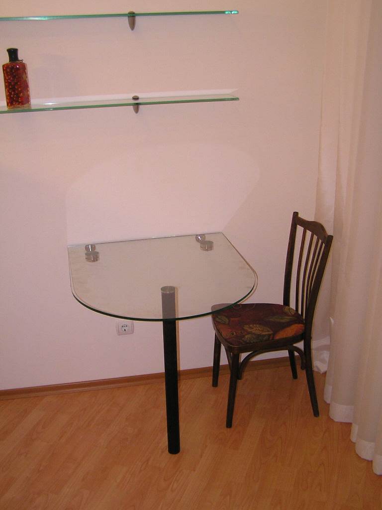 5_мебель стол пристенный на одной ножке столешница стекло обычное